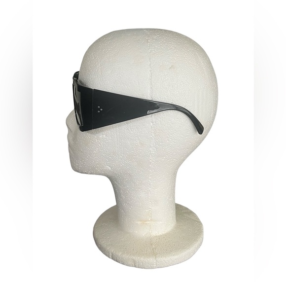 Women Black Oversized Sunglasses. Black Lens with Black Exterior. Good Cond. - Picture 3 of 6